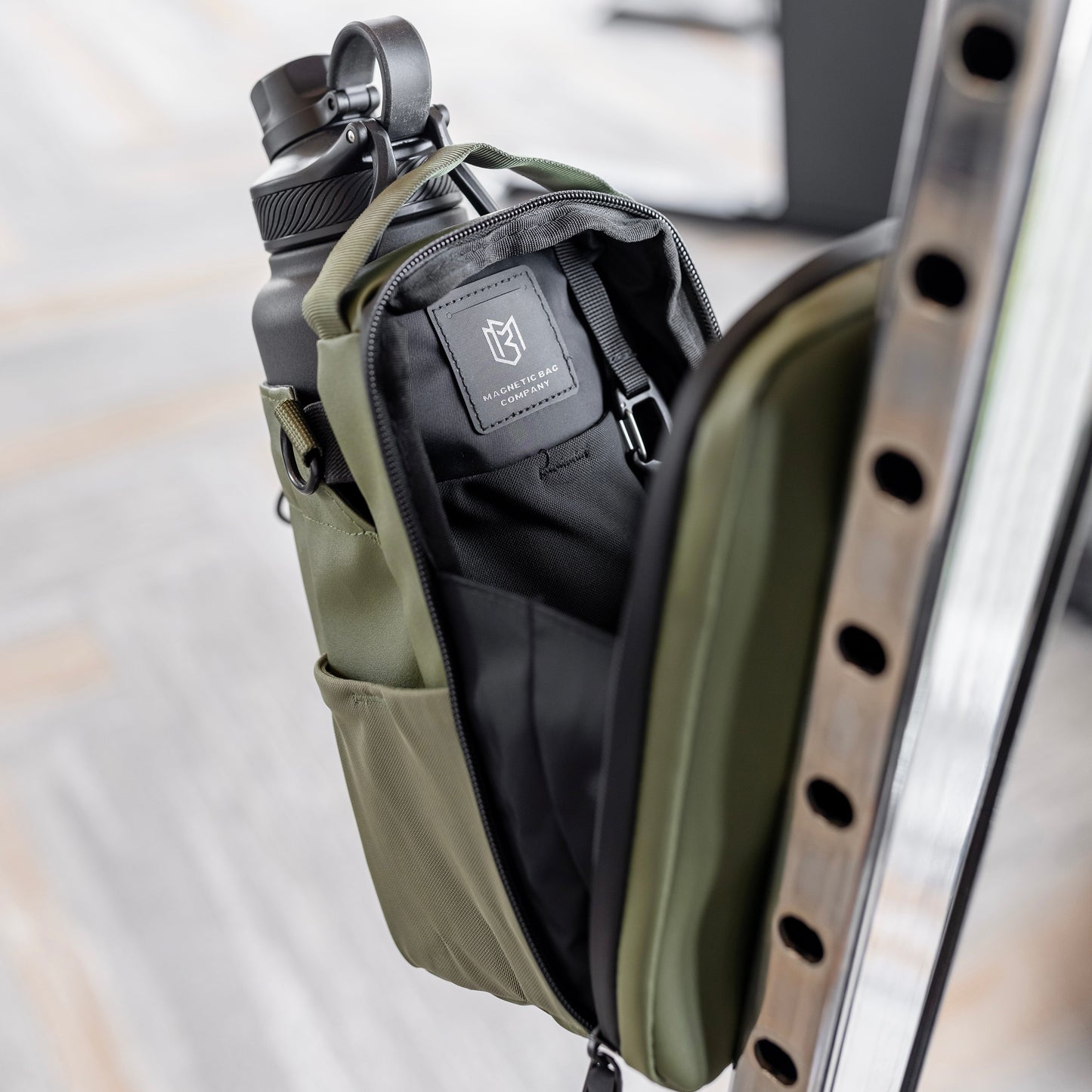Nivo Magnetic Bottle Bag