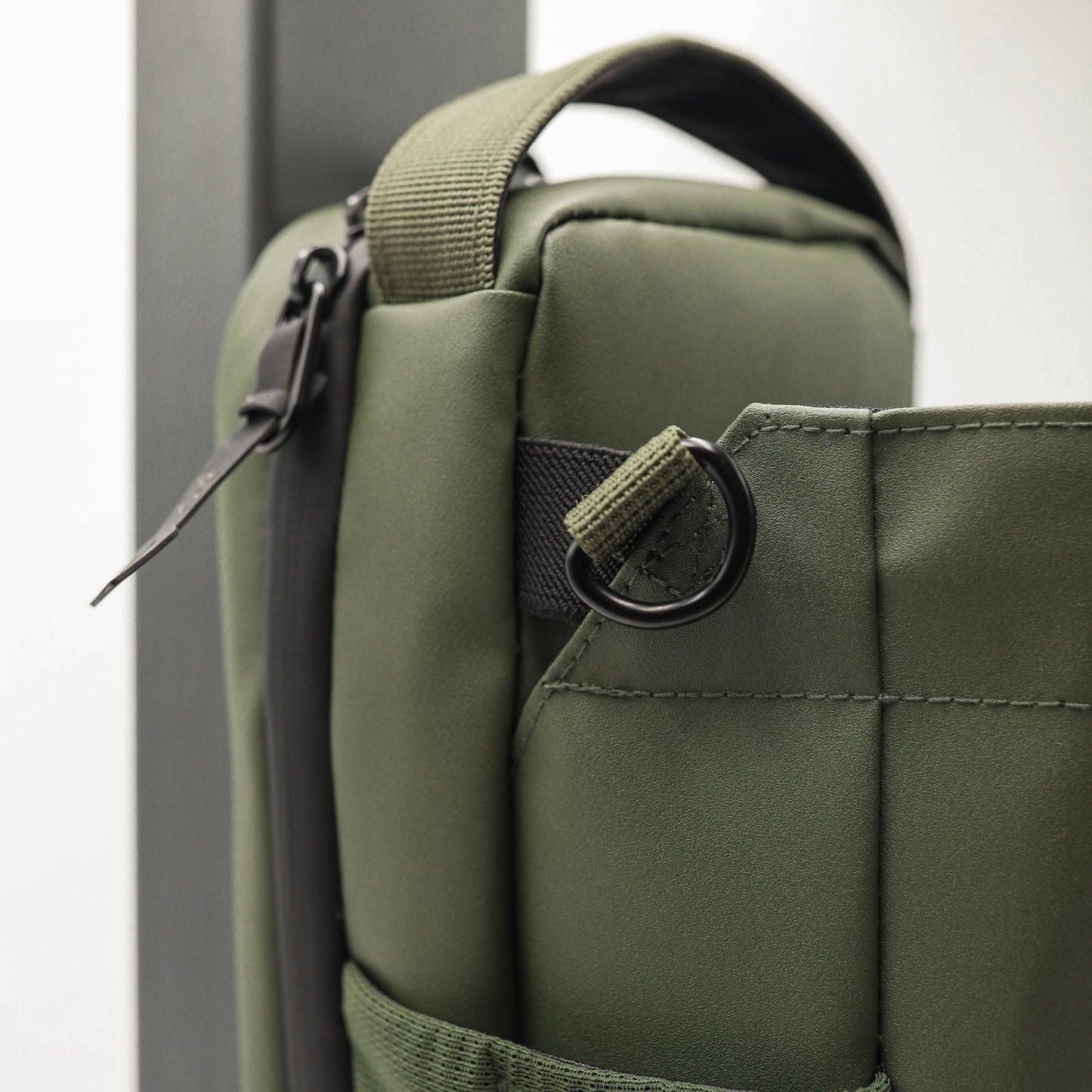 Nivo Magnetic Bottle Bag