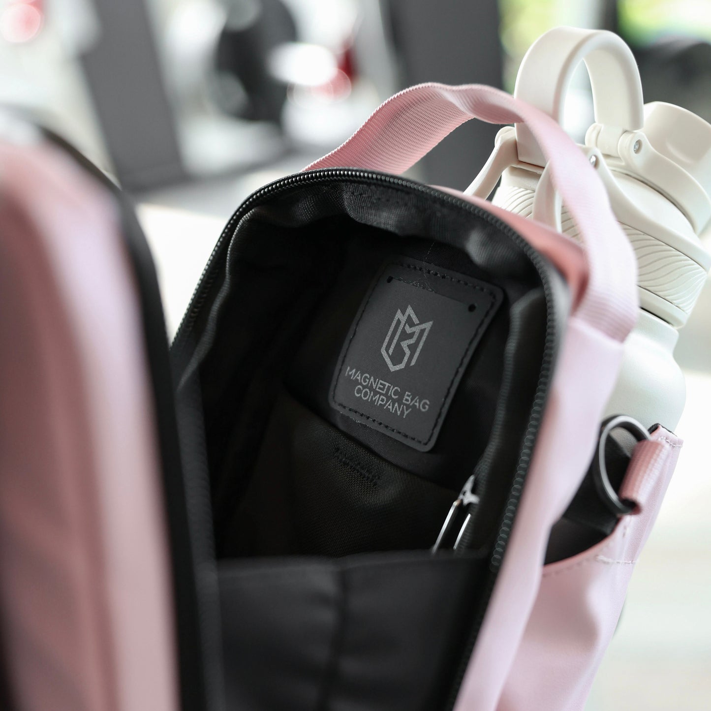 Nivo Magnetic Bottle Bag